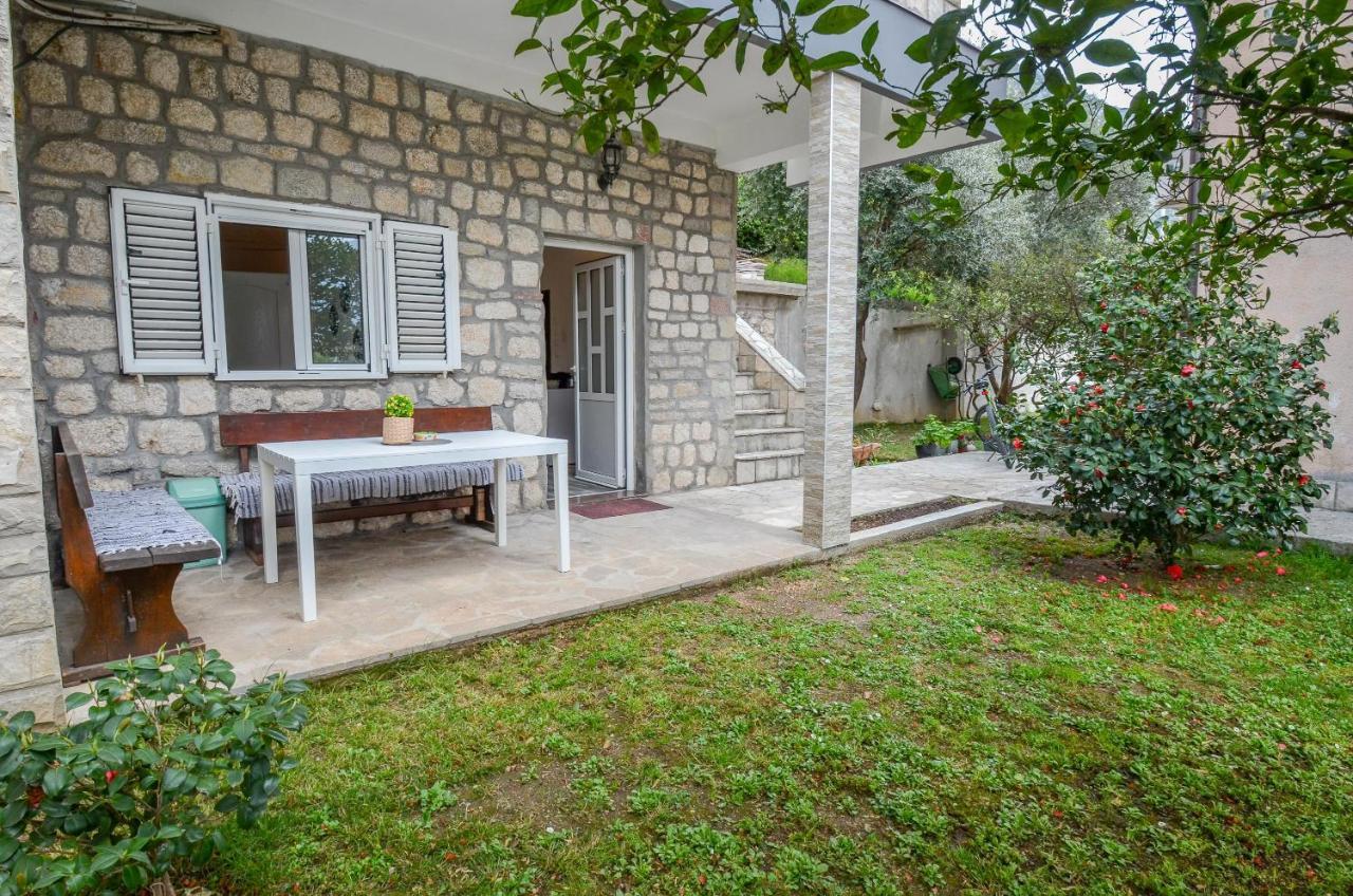 Appartement Modern Seaside Escape - Stunning Sea View - Private & Stylish à Kotor Extérieur photo