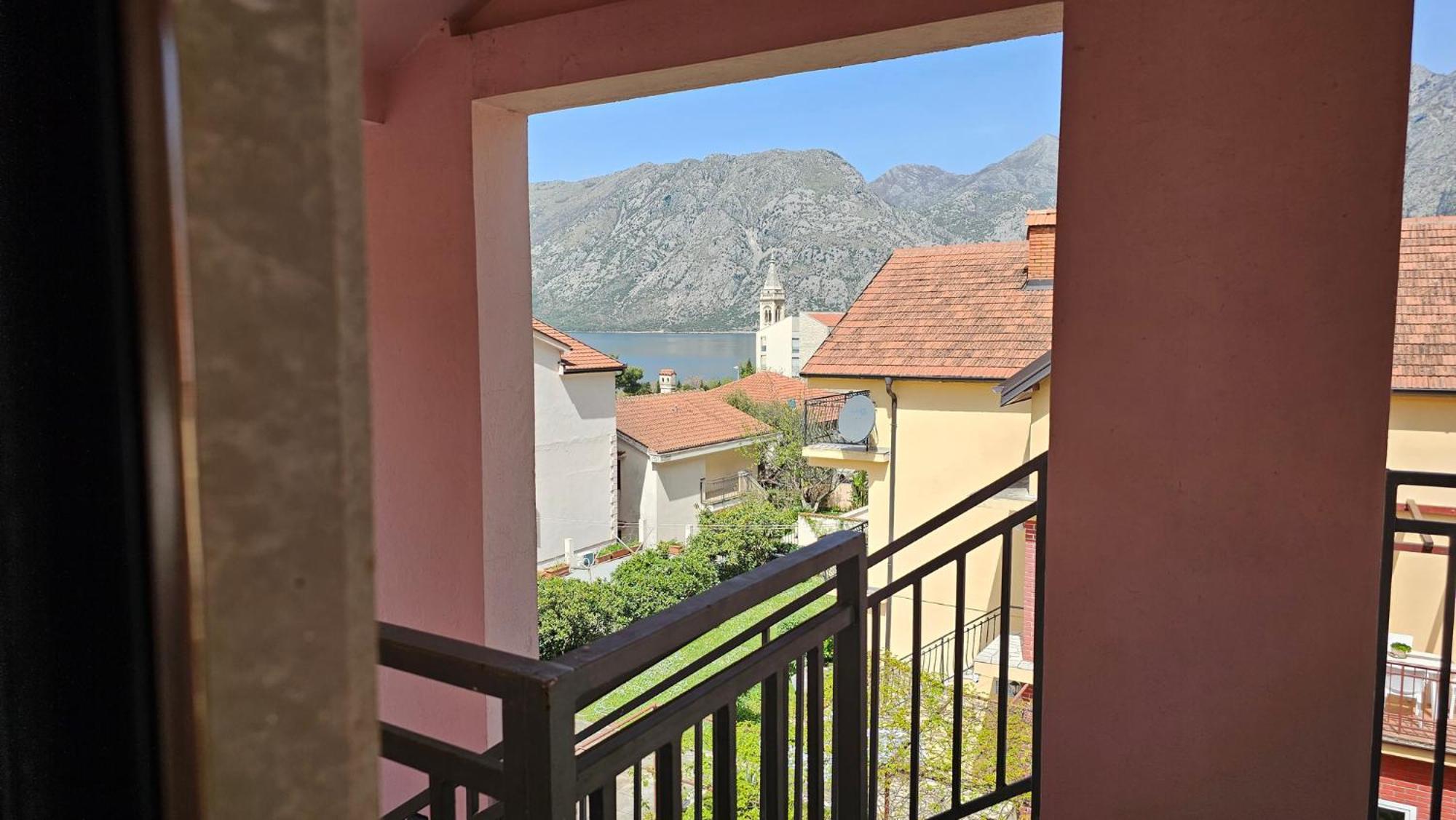 Appartement Modern Seaside Escape - Stunning Sea View - Private & Stylish à Kotor Extérieur photo