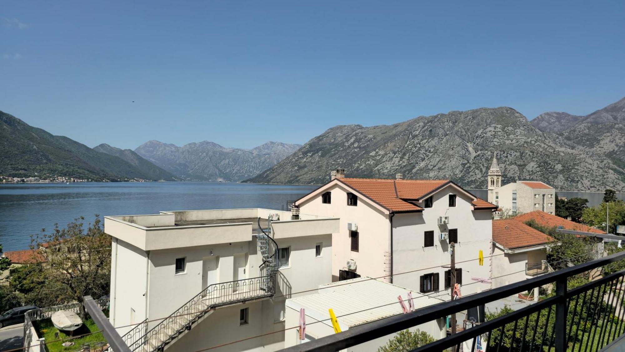 Appartement Modern Seaside Escape - Stunning Sea View - Private & Stylish à Kotor Extérieur photo