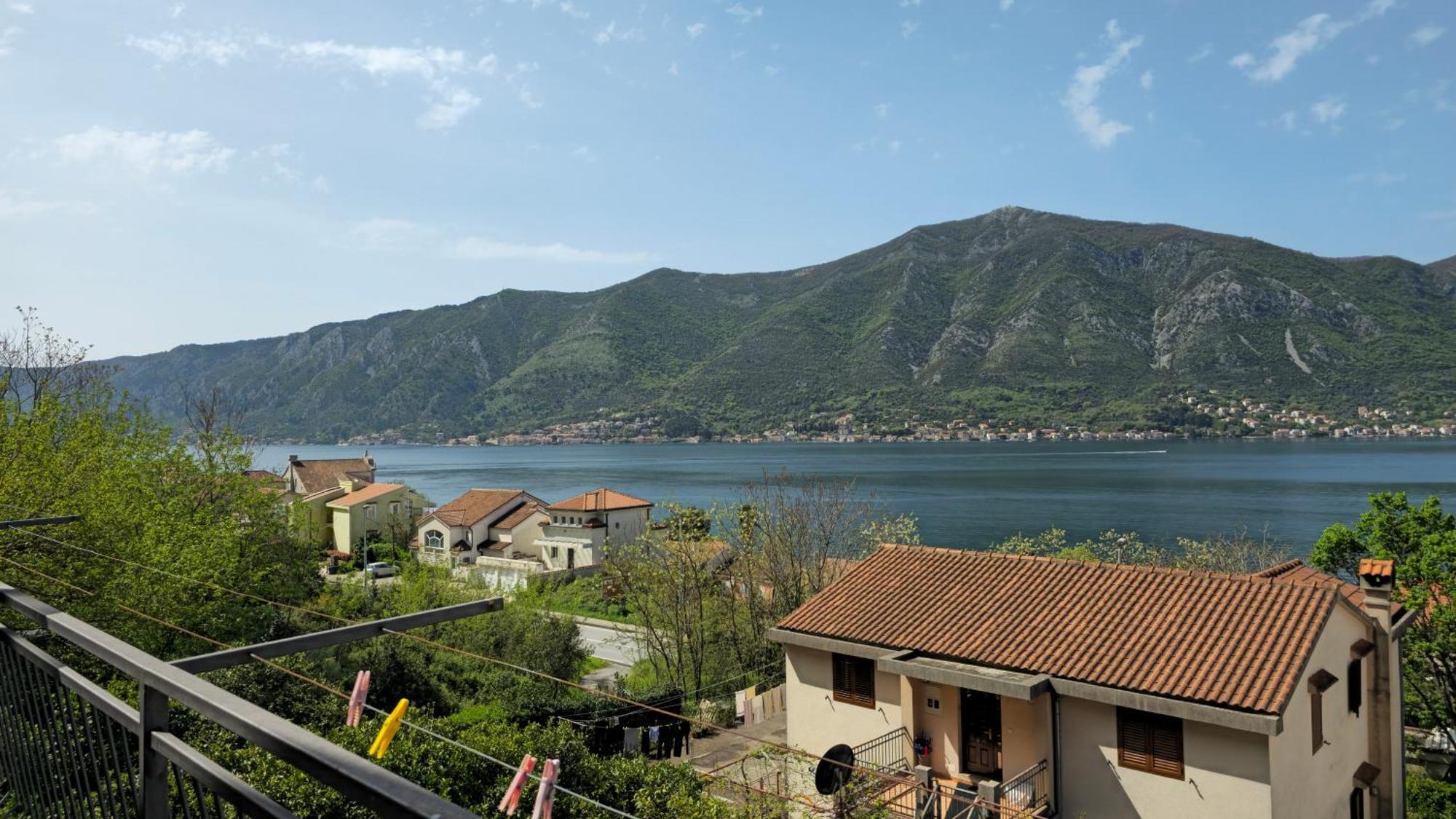 Appartement Modern Seaside Escape - Stunning Sea View - Private & Stylish à Kotor Extérieur photo