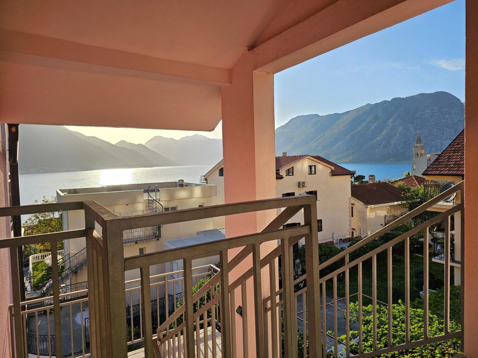 Appartement Modern Seaside Escape - Stunning Sea View - Private & Stylish à Kotor Extérieur photo