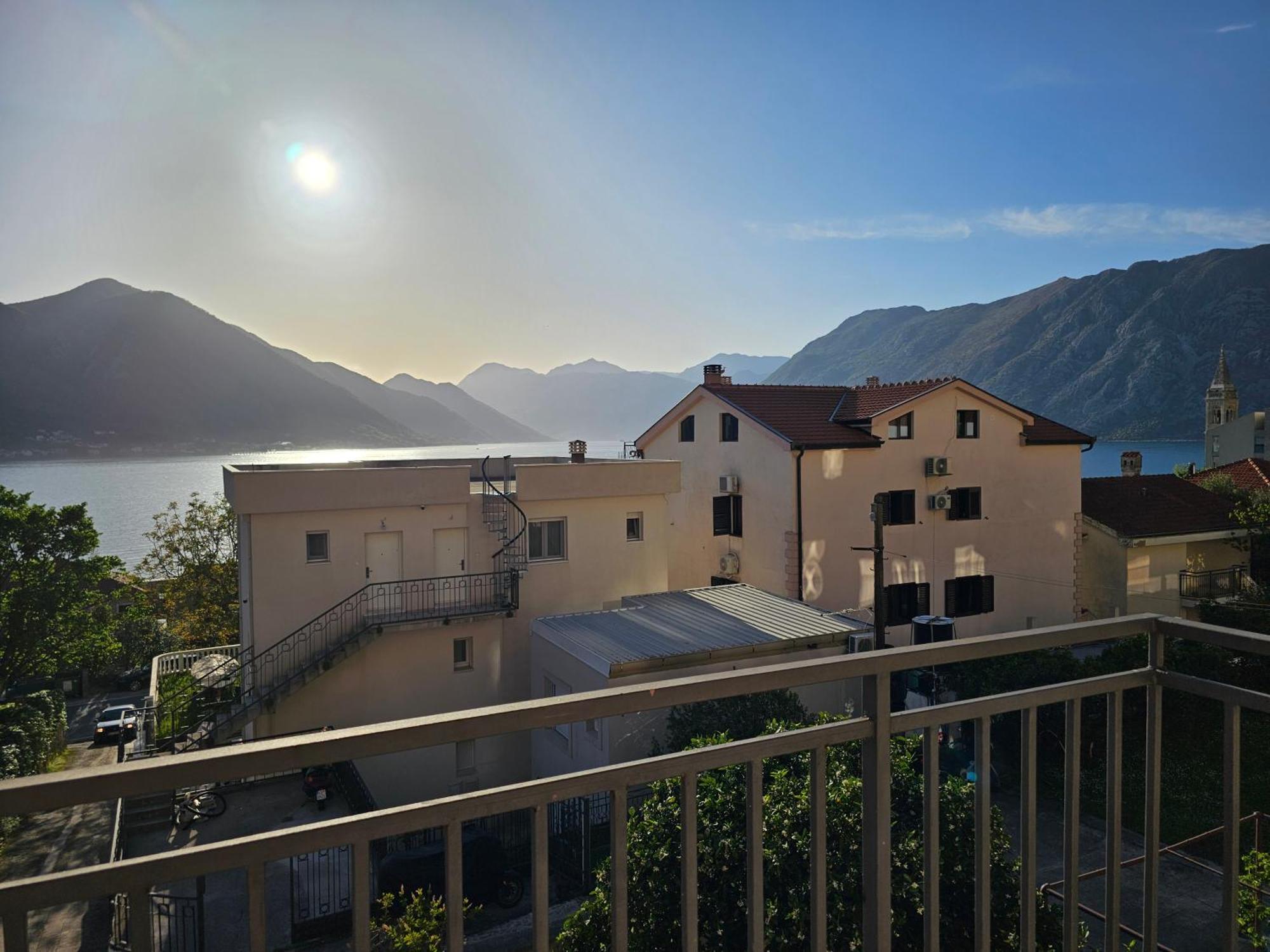 Appartement Modern Seaside Escape - Stunning Sea View - Private & Stylish à Kotor Extérieur photo