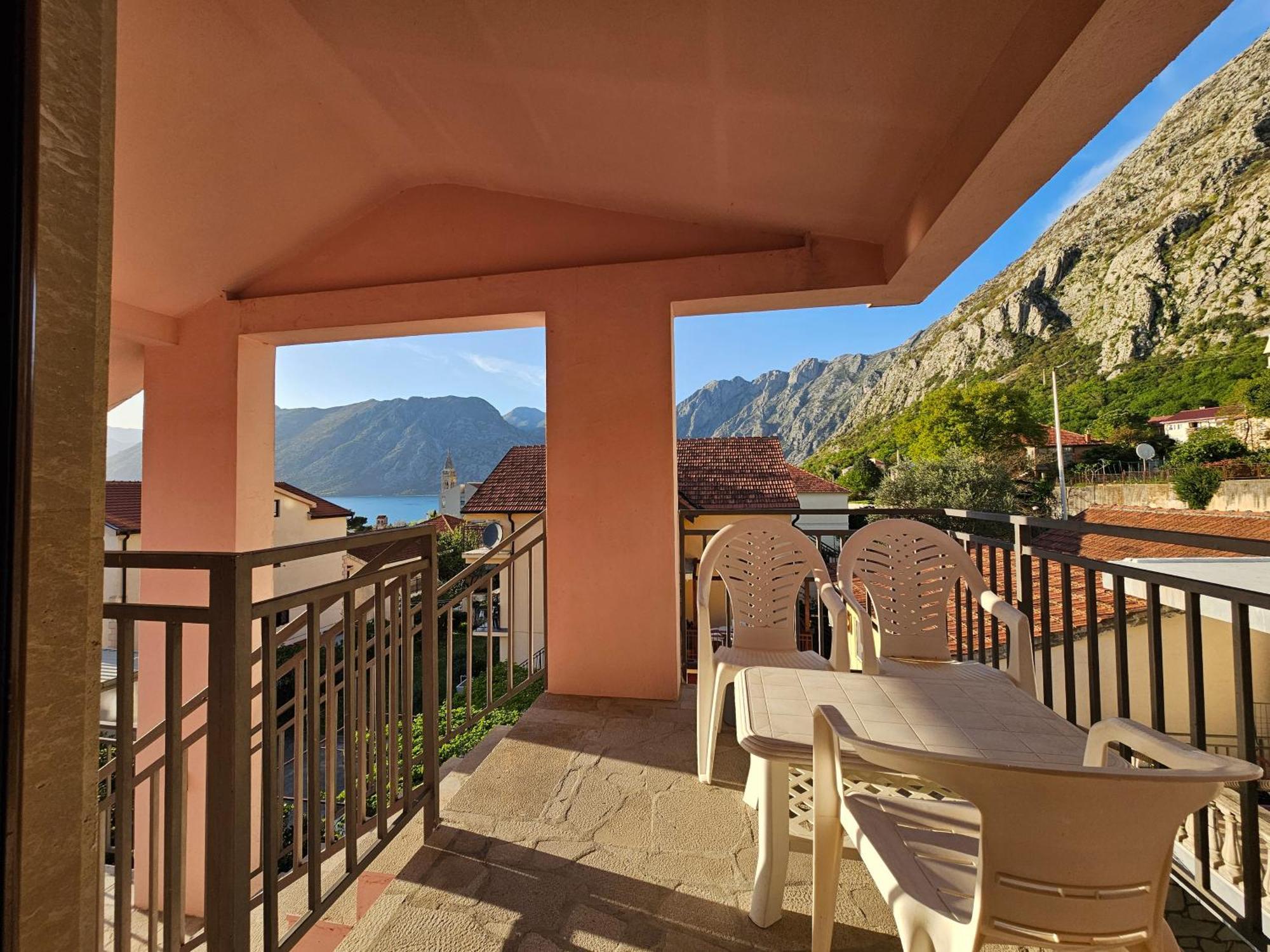Appartement Modern Seaside Escape - Stunning Sea View - Private & Stylish à Kotor Extérieur photo