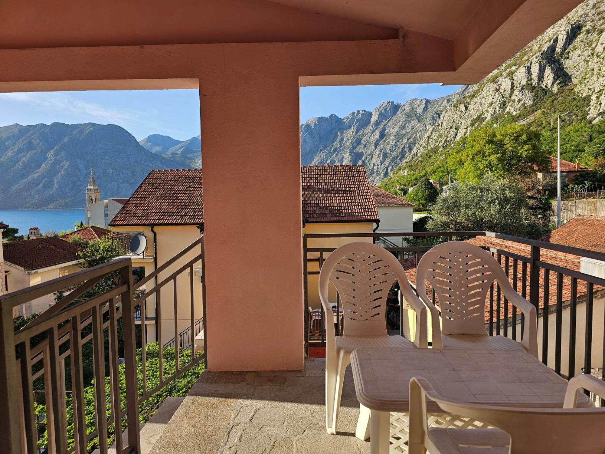 Appartement Modern Seaside Escape - Stunning Sea View - Private & Stylish à Kotor Extérieur photo