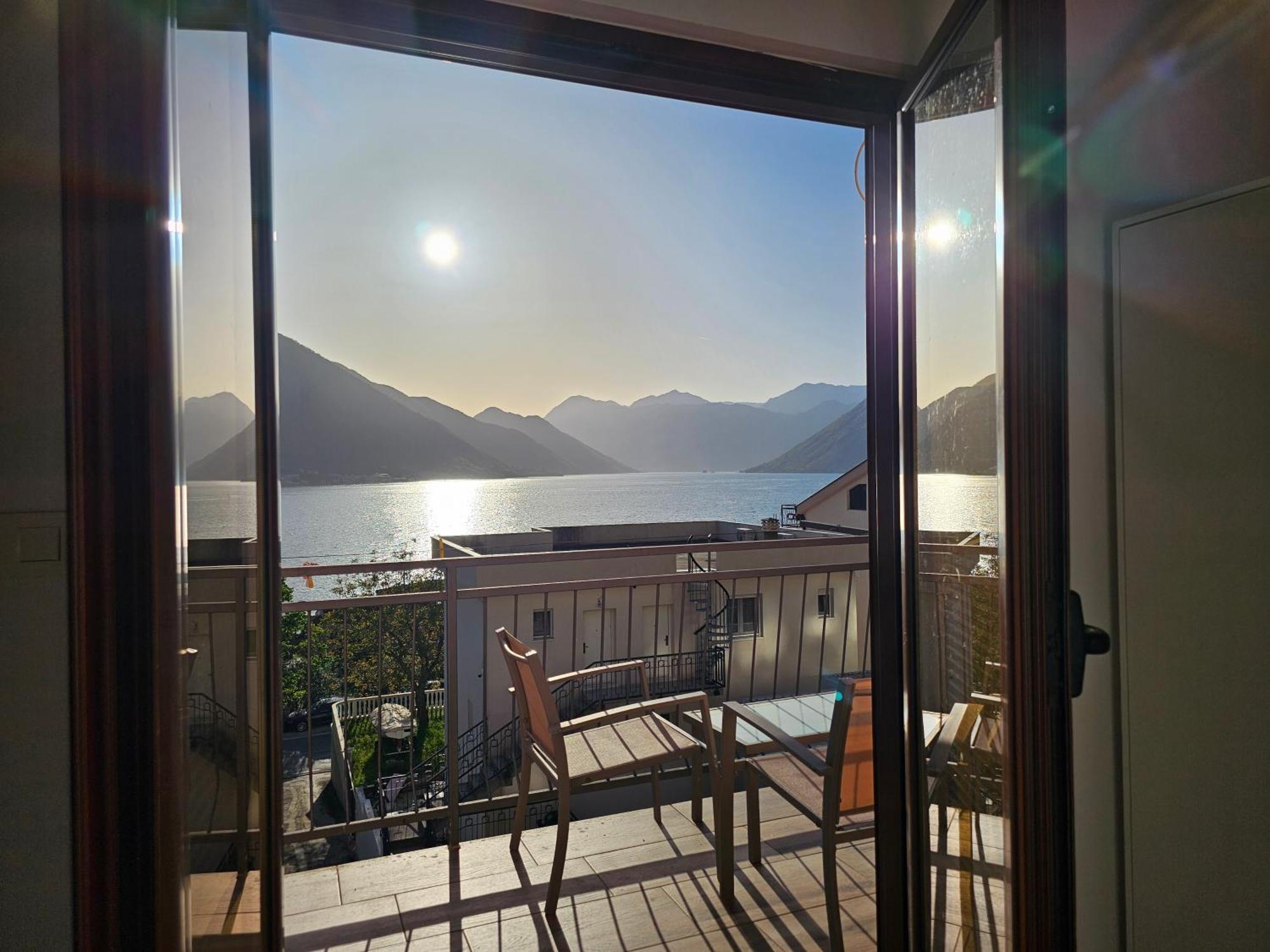 Appartement Modern Seaside Escape - Stunning Sea View - Private & Stylish à Kotor Extérieur photo