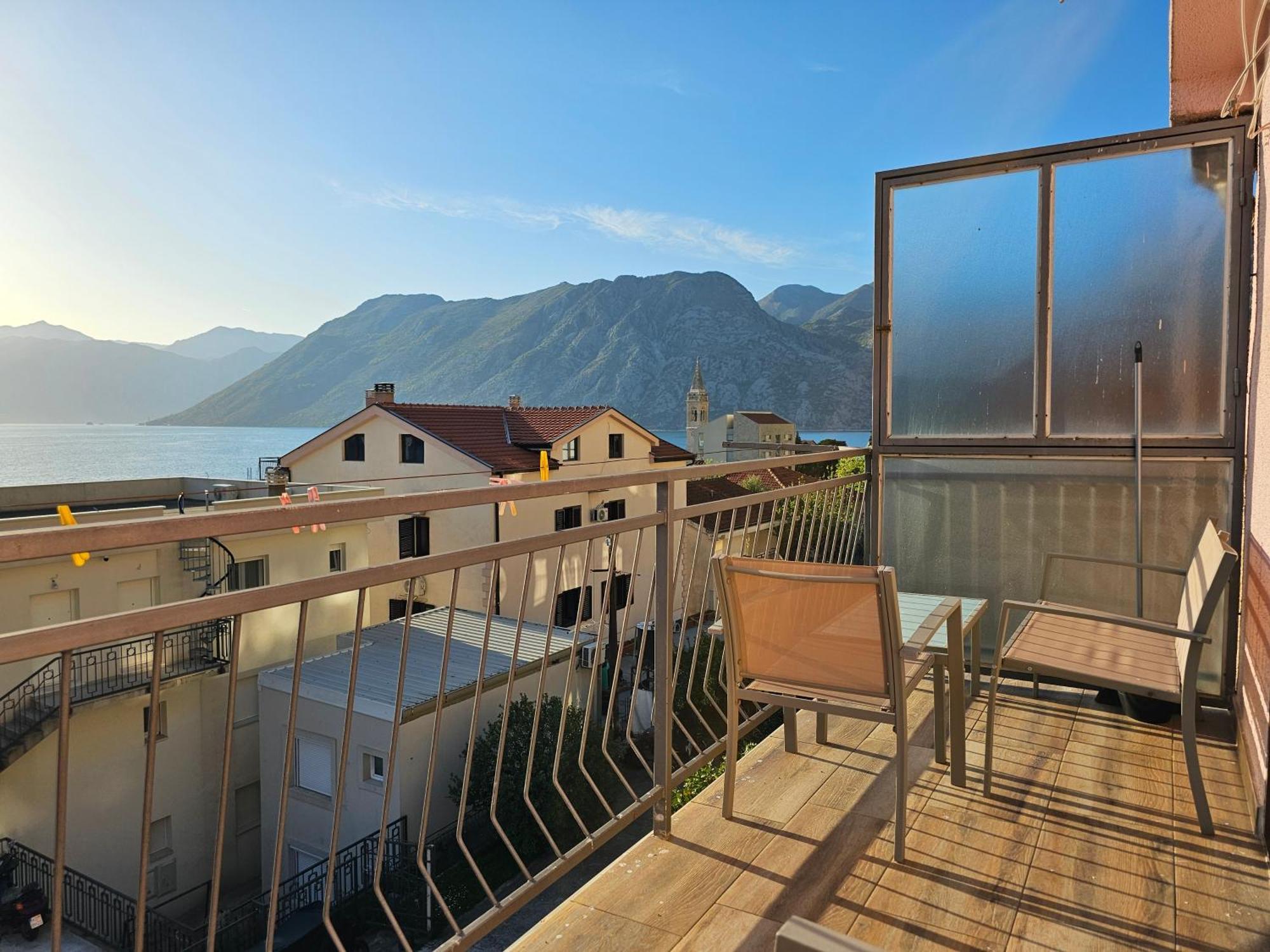 Appartement Modern Seaside Escape - Stunning Sea View - Private & Stylish à Kotor Extérieur photo