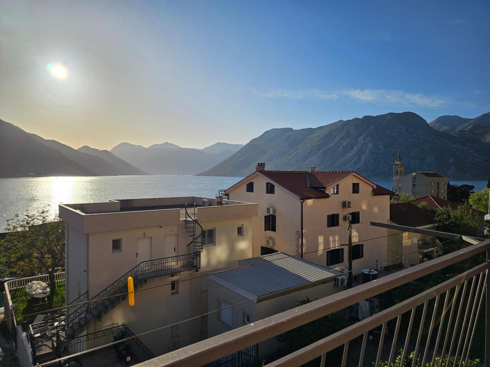 Appartement Modern Seaside Escape - Stunning Sea View - Private & Stylish à Kotor Extérieur photo