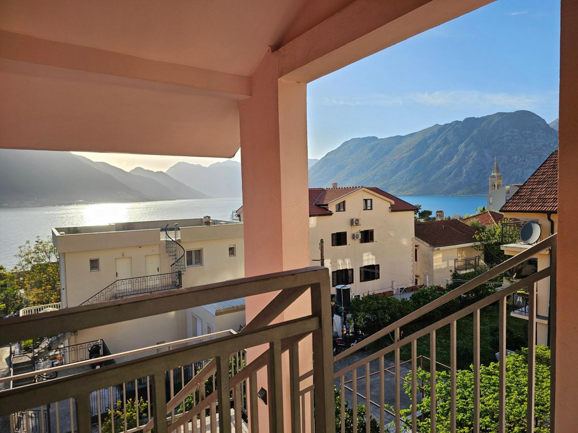 Appartement Modern Seaside Escape - Stunning Sea View - Private & Stylish à Kotor Extérieur photo