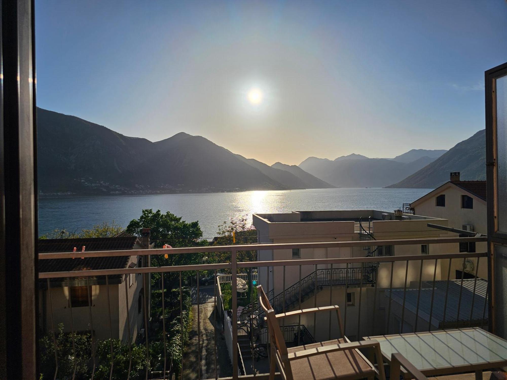 Appartement Modern Seaside Escape - Stunning Sea View - Private & Stylish à Kotor Extérieur photo