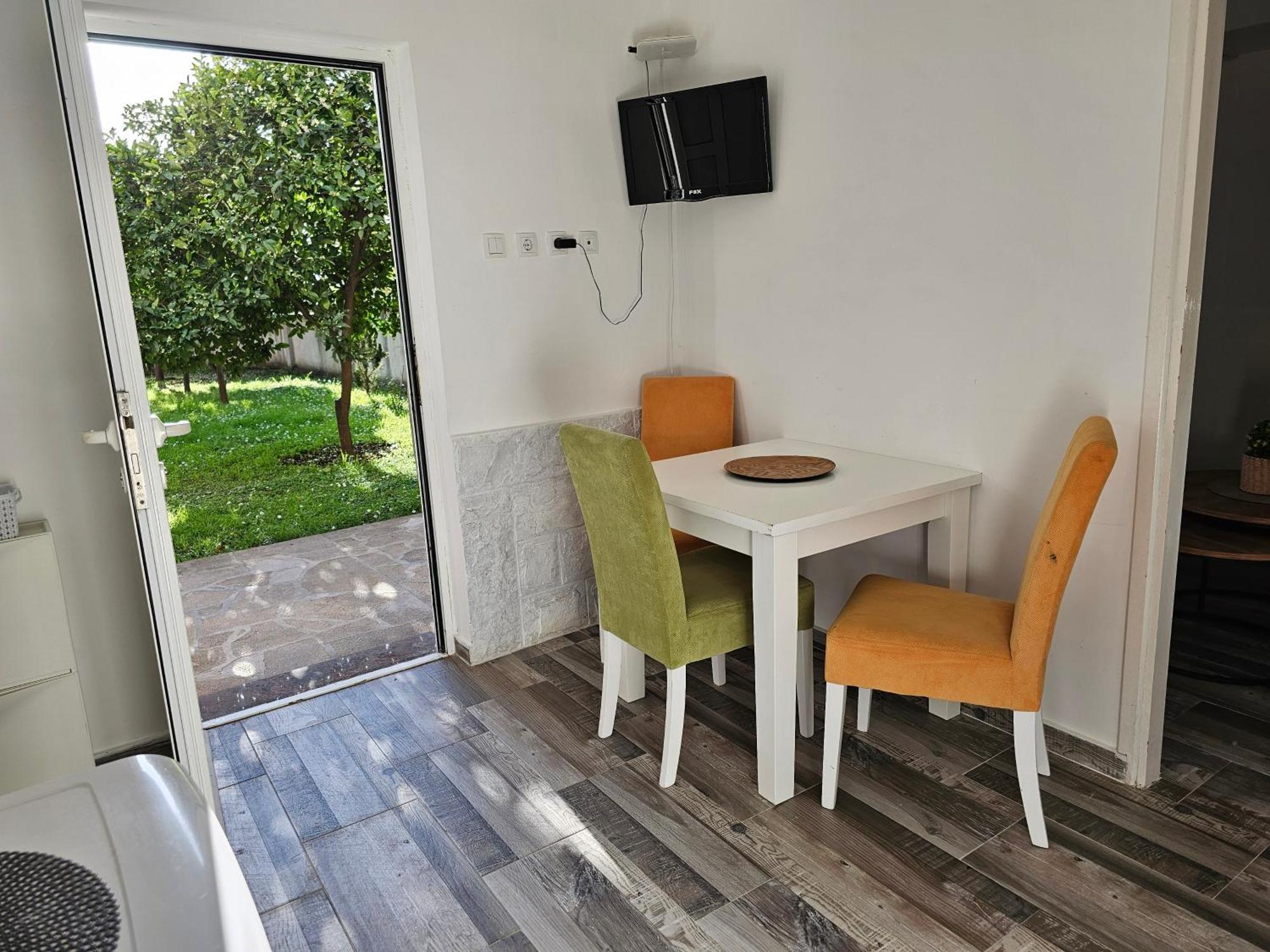 Appartement Modern Seaside Escape - Stunning Sea View - Private & Stylish à Kotor Extérieur photo