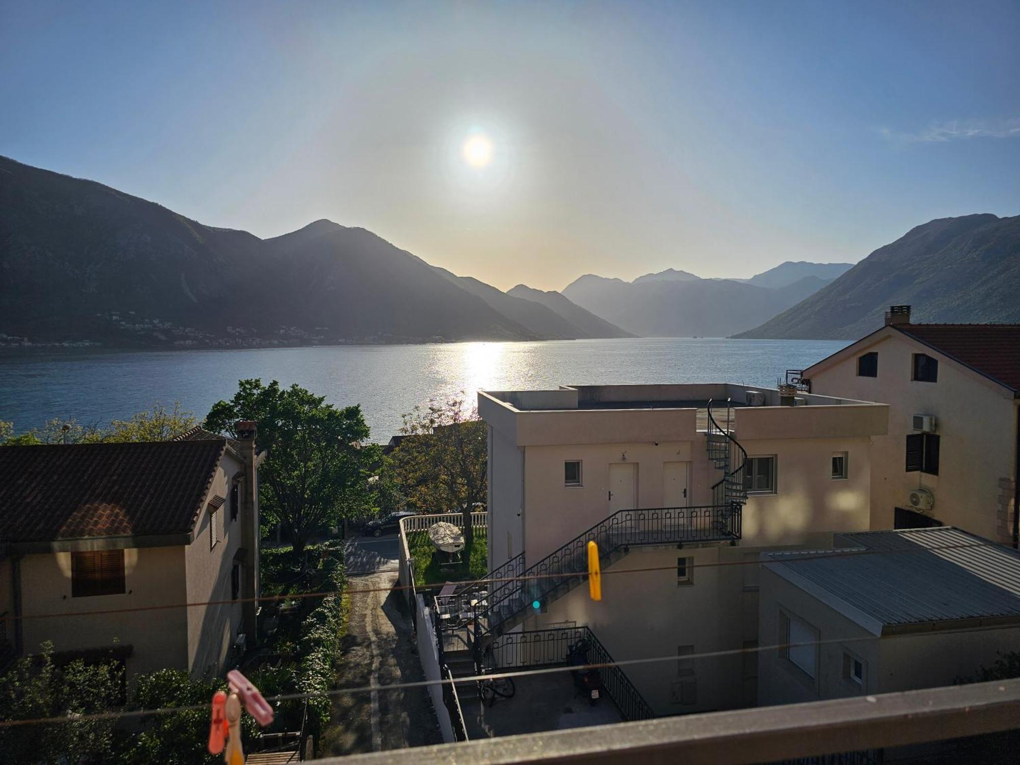 Appartement Modern Seaside Escape - Stunning Sea View - Private & Stylish à Kotor Extérieur photo