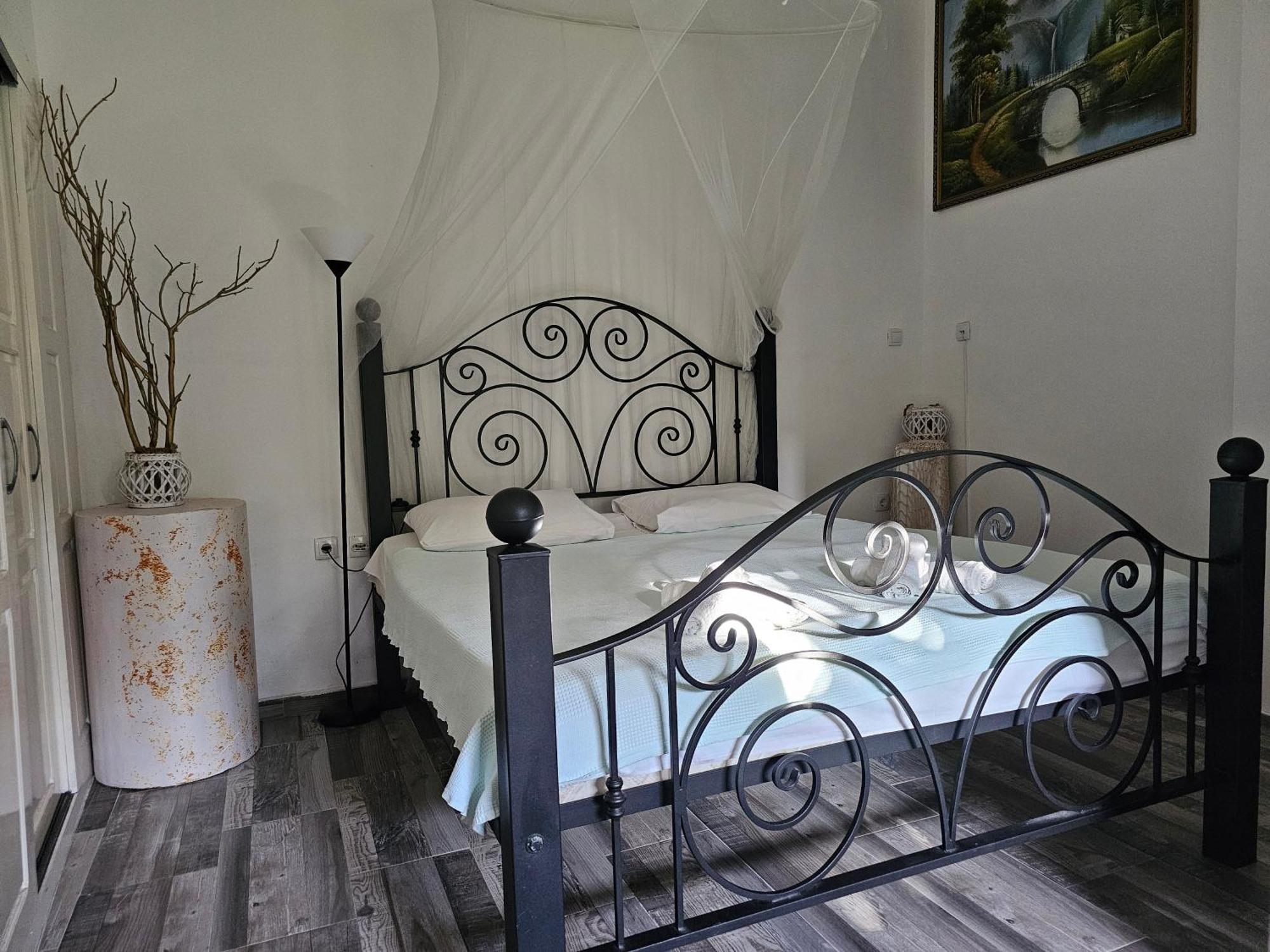 Appartement Modern Seaside Escape - Stunning Sea View - Private & Stylish à Kotor Extérieur photo